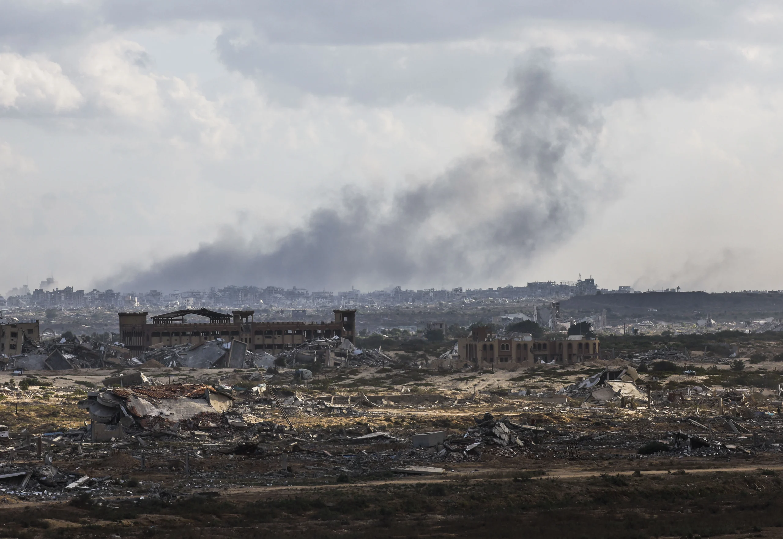 İsrail'in onayladığı ateşkes sonrası Gazze'den sınırlı çekilme adımı atıldı.