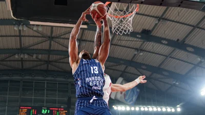 Türkiye'de basketbolseverleri dopdolu bir hafta sonu bekliyor. Erkekler ve kadınlar