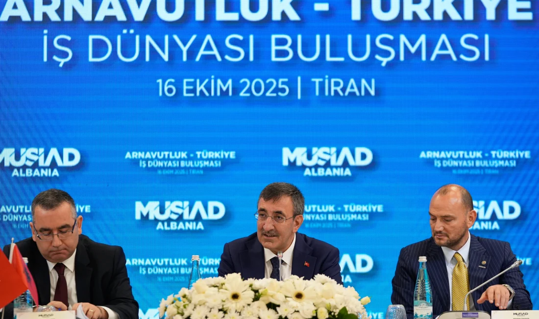 Arnavutluk’un başkenti Tiran’da düzenlenen "Türkiye-Arnavutluk İş Dünyası Buluşması" programında iş