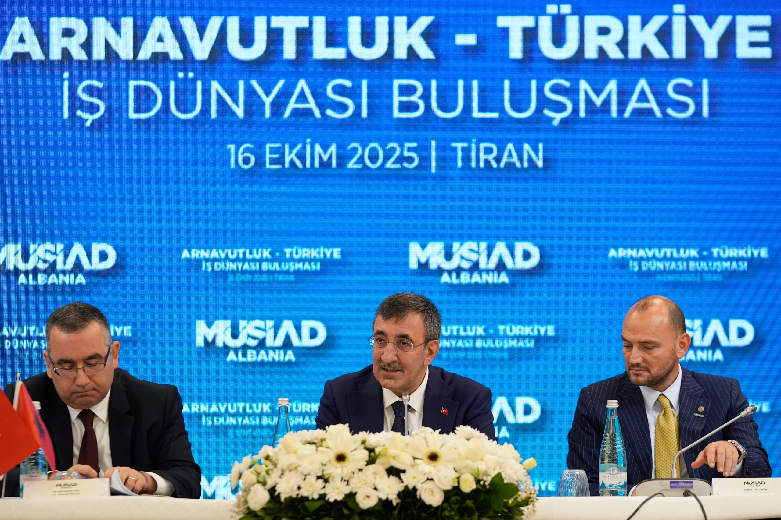 Arnavutluk’un başkenti Tiran’da düzenlenen "Türkiye-Arnavutluk İş Dünyası Buluşması" programında iş