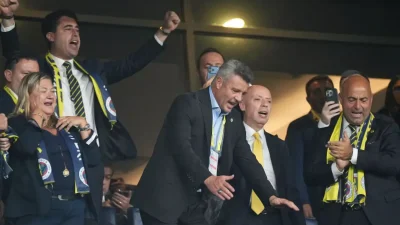 Fenerbahçe’de kritik karar: Saran, Tedesco’nun arkasında! Fenerbahçe’de İrfan Can ve Cenk Tosun kadro dışı kaldı. Başkan