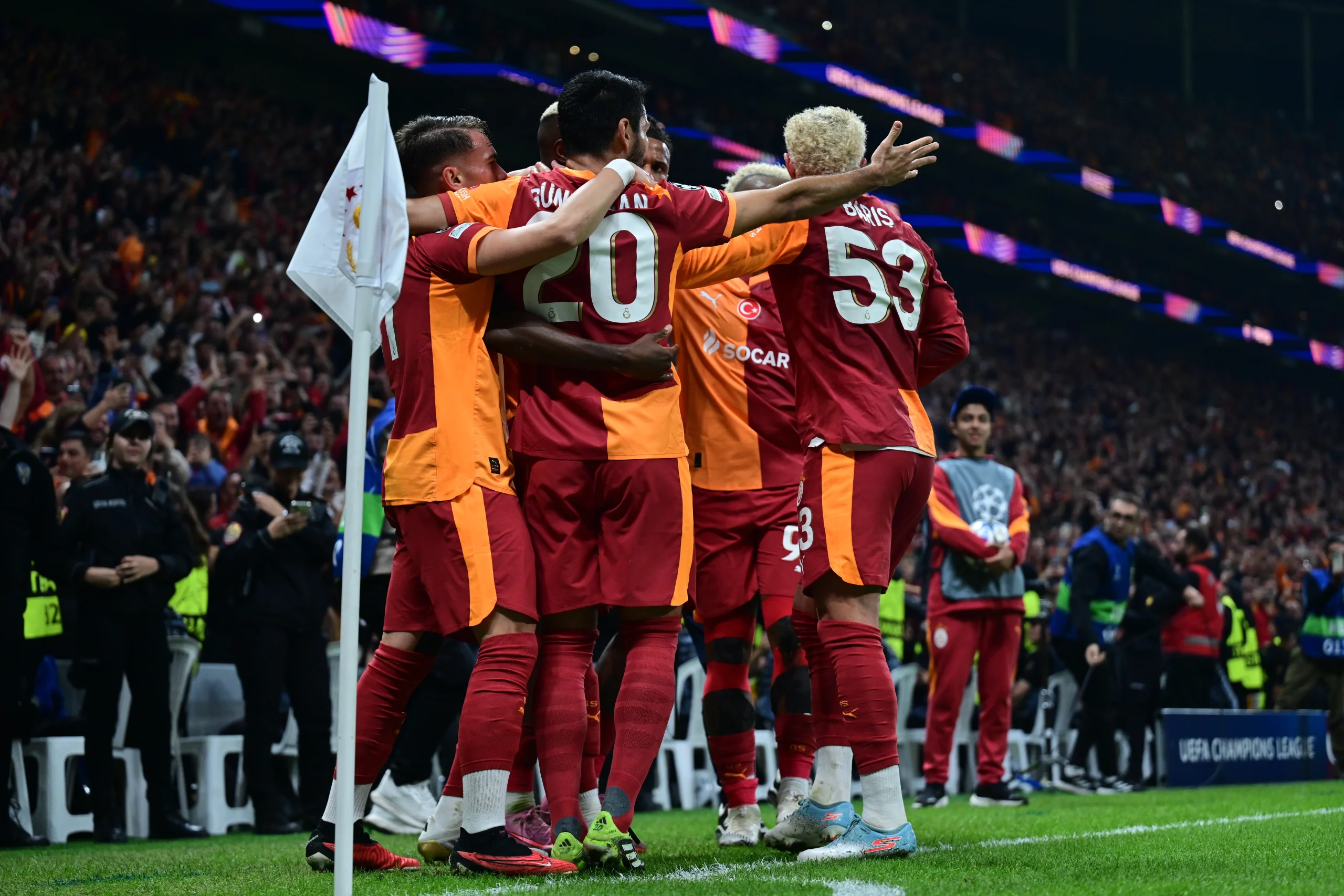 Galatasaray, Şampiyonlar Ligi’nde Liverpool’u 1-0 yenerek bu sezonki ilk galibiyetini