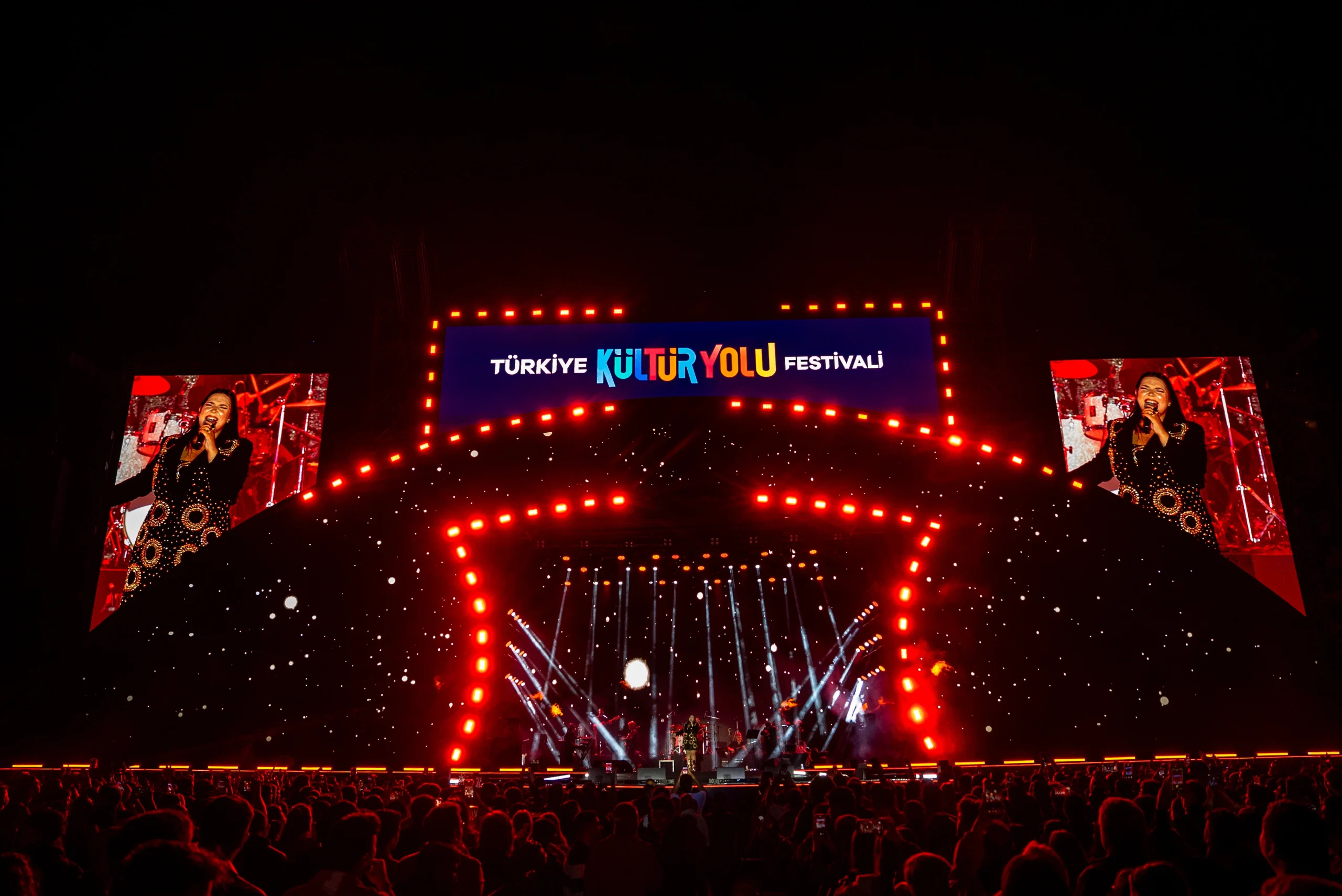İzmir Kültür Yolu Festivali, açılış gününde sanat, müzik ve eğlenceli