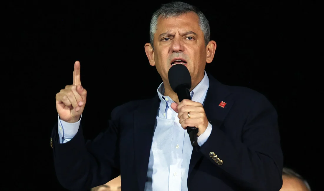 Özgür Özel: “Sumud Filosu’na Yapılan Kuşatma Barışa Darbedir” CHP lideri Özgür Özel, Filistin’e insani yardım taşıyan Sumud Filosu’na