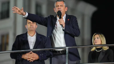 CHP Genel Başkanı Özgür Özel, Esenyurt mitinginde Ahmet Özer’in tutukluluğunu