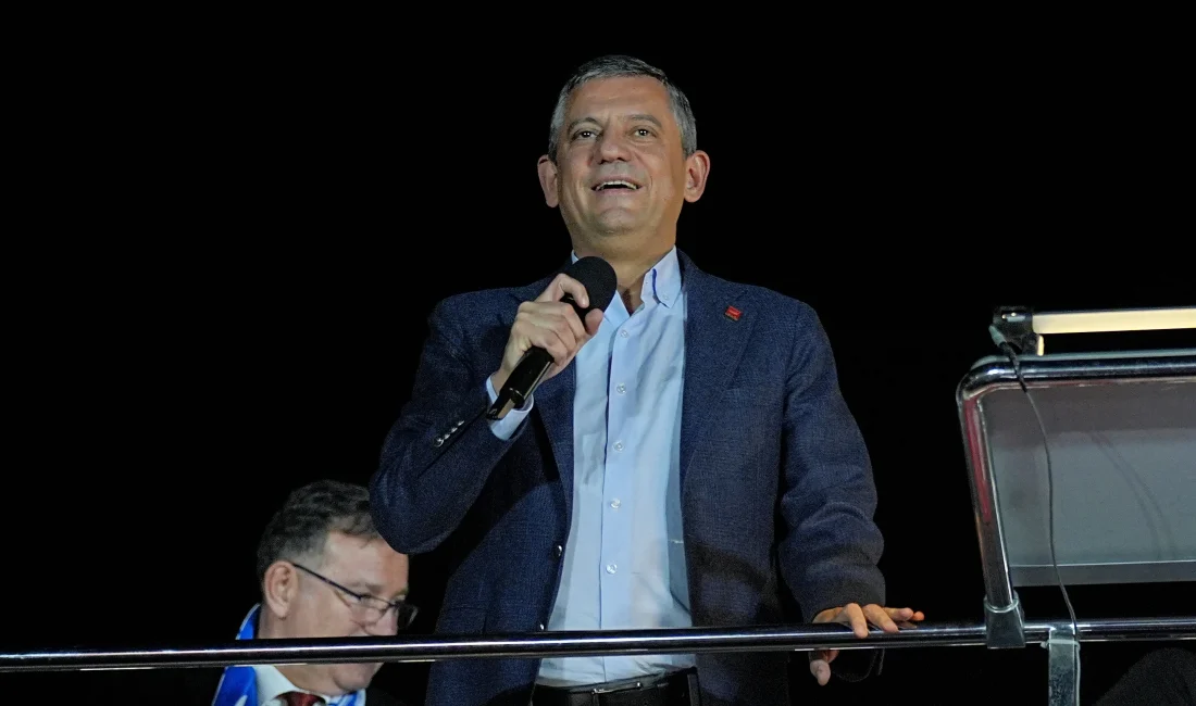 Özgür Özel: “Türkiye İttifakı, Demokratların Ortak Buluşmasıdır” CHP Lideri Özgür Özel, Sarıyer mitinginde Türkiye İttifakı’nı anlattı, iktidara