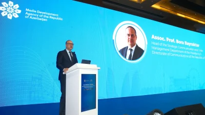 D8 ülkelerinin medya temsilcileri Bakü’de bir araya geldi. Forumda dezenformasyonla