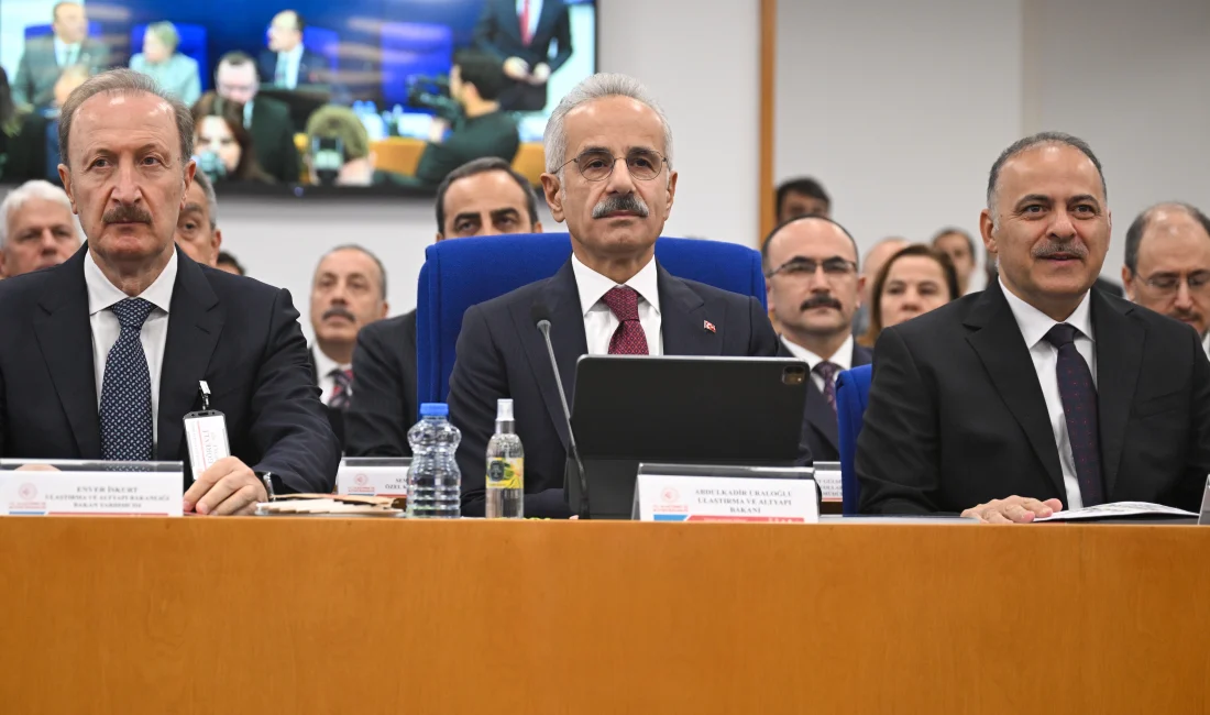 Ulaştırmada 2026 Hedefleri: Yeşil Dönüşüm, Hızlı Tren ve 5G Vizyonu Ulaştırma ve Altyapı Bakanı Uraloğlu, 2026 bütçesini Meclis’te sundu. Yeşil