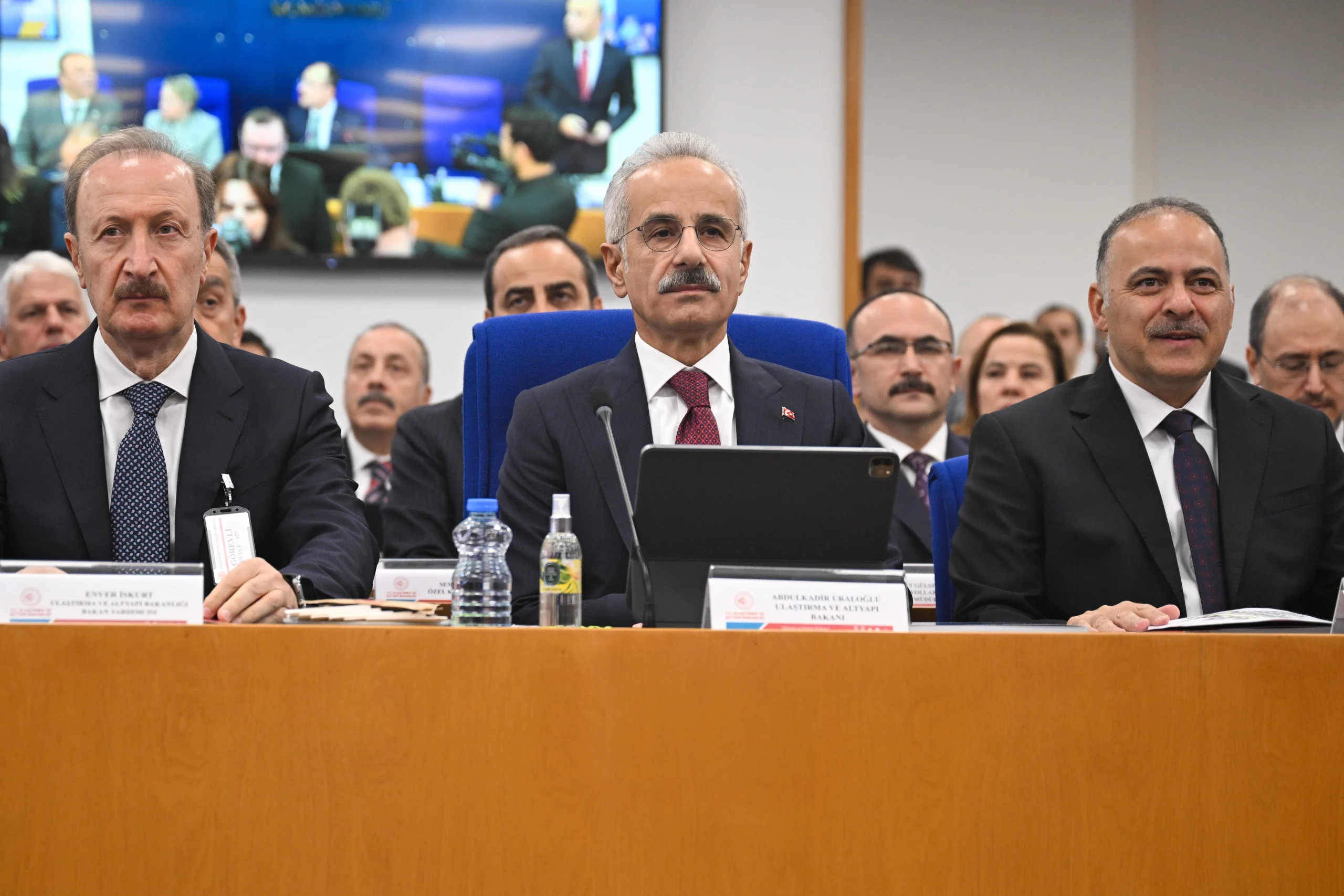 Ulaştırma ve Altyapı Bakanı Uraloğlu, 2026 bütçesini Meclis’te sundu. Yeşil