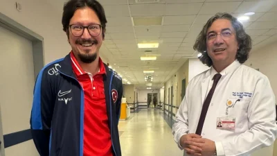 Akciğer nakli sonrası sağlığına kavuşan akademisyen Emre Dinçer, hem gençlere