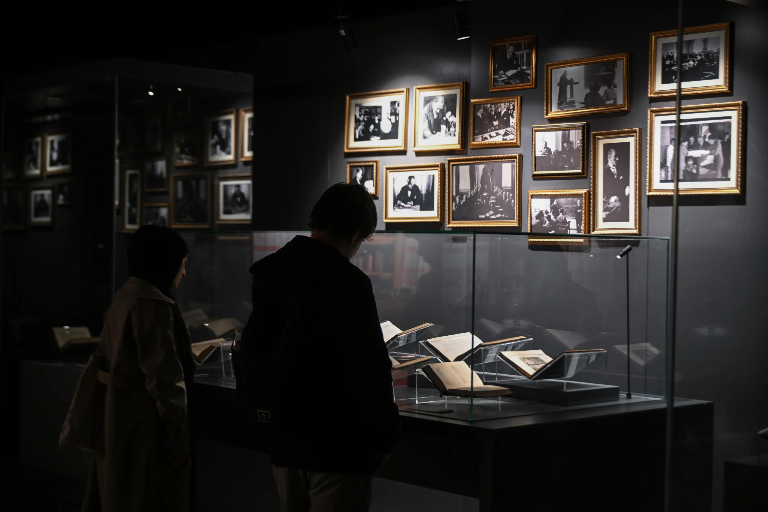 Cumhurbaşkanlığı Millet Kütüphanesi'nde açılan sergide, Atatürk’ün kitapları, ses kayıtları ve