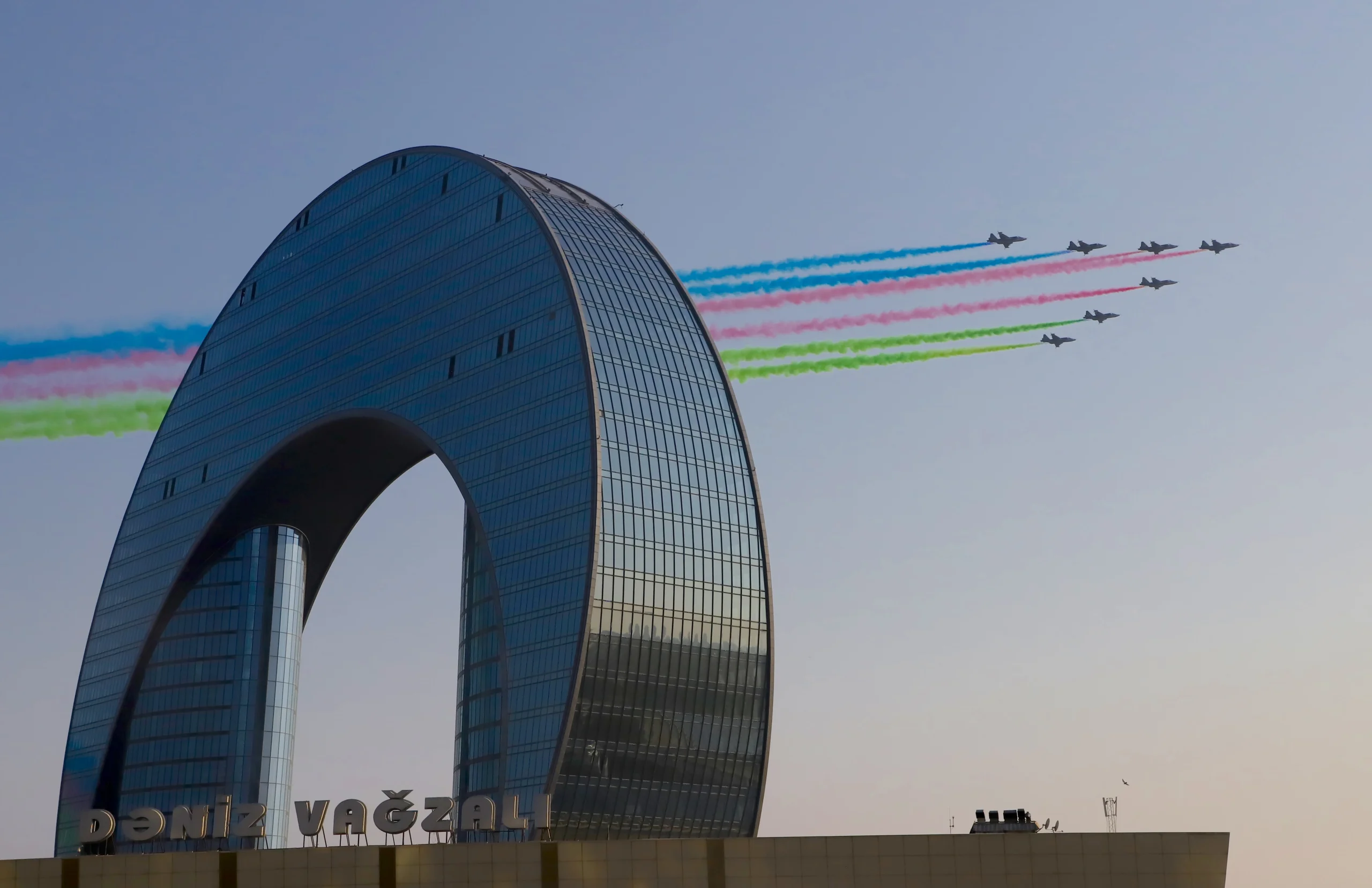 Azerbaycan, Karabağ Zaferi’nin 5. yıl dönümünü Bakü’de düzenlenen coşkulu askeri