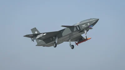 Bayraktar KIZILELMA, GÖKDOĞAN füzesiyle jet hedefi vurdu; hava-hava muharebesi kabiliyeti