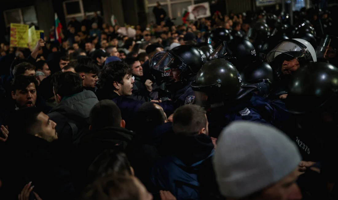Sofya’da Bütçe Taslağına Tepki: Binlerce Kişi Meydanlara İndi Bulgaristan'da hükümetin yeni bütçe taslağı, halkın tepkisini çekti. Sofya’da düzenlenen