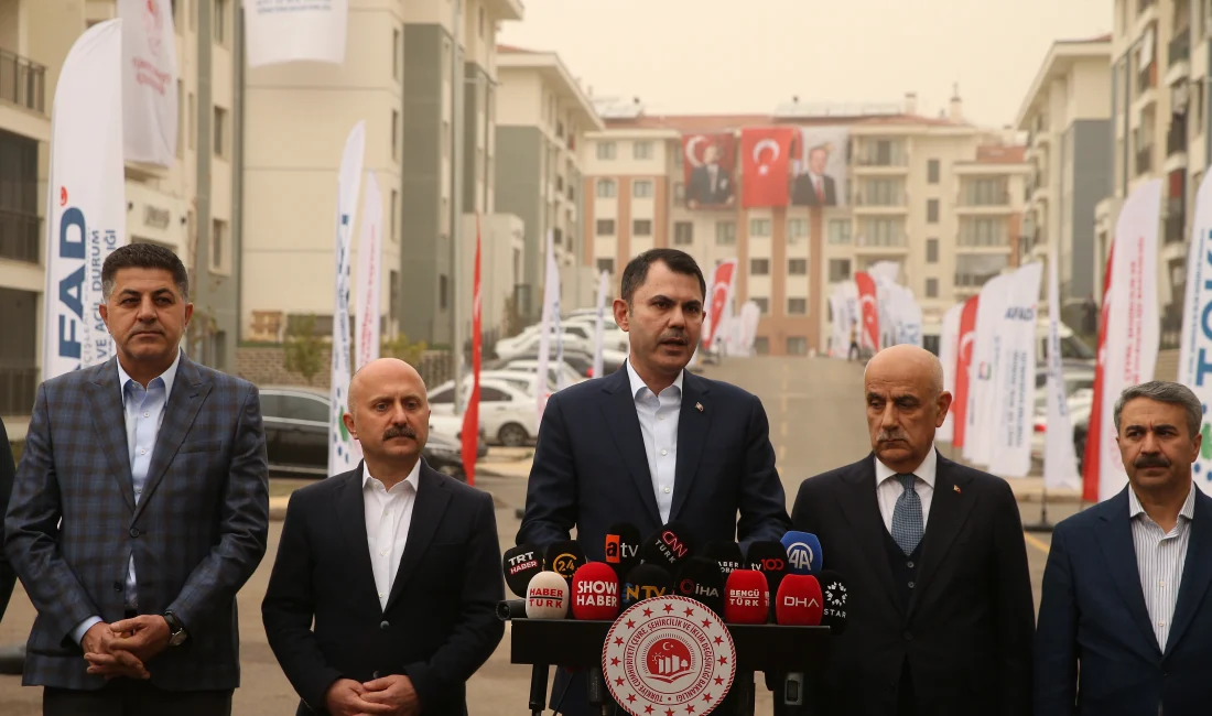 Adıyaman’da kalıcı konutları inceleyen Bakan Kurum, muhalefeti hedef alarak deprem