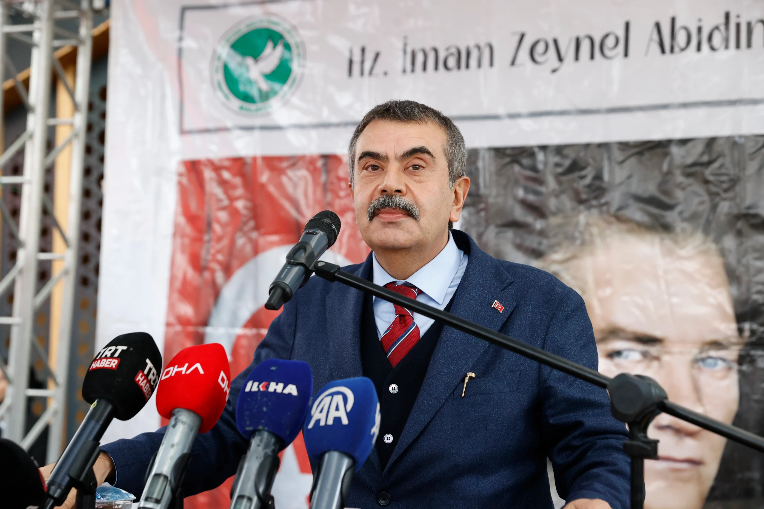 Milli Eğitim Bakanı Yusuf Tekin, din kültürü derslerinde tüm inançlara