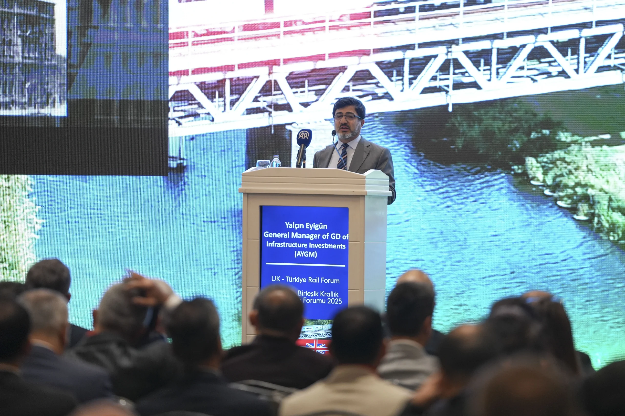 Ankara'da gerçekleştirilen Türkiye-Birleşik Krallık Demiryolu Forumu’nda, hidrojenli tren üretimi için