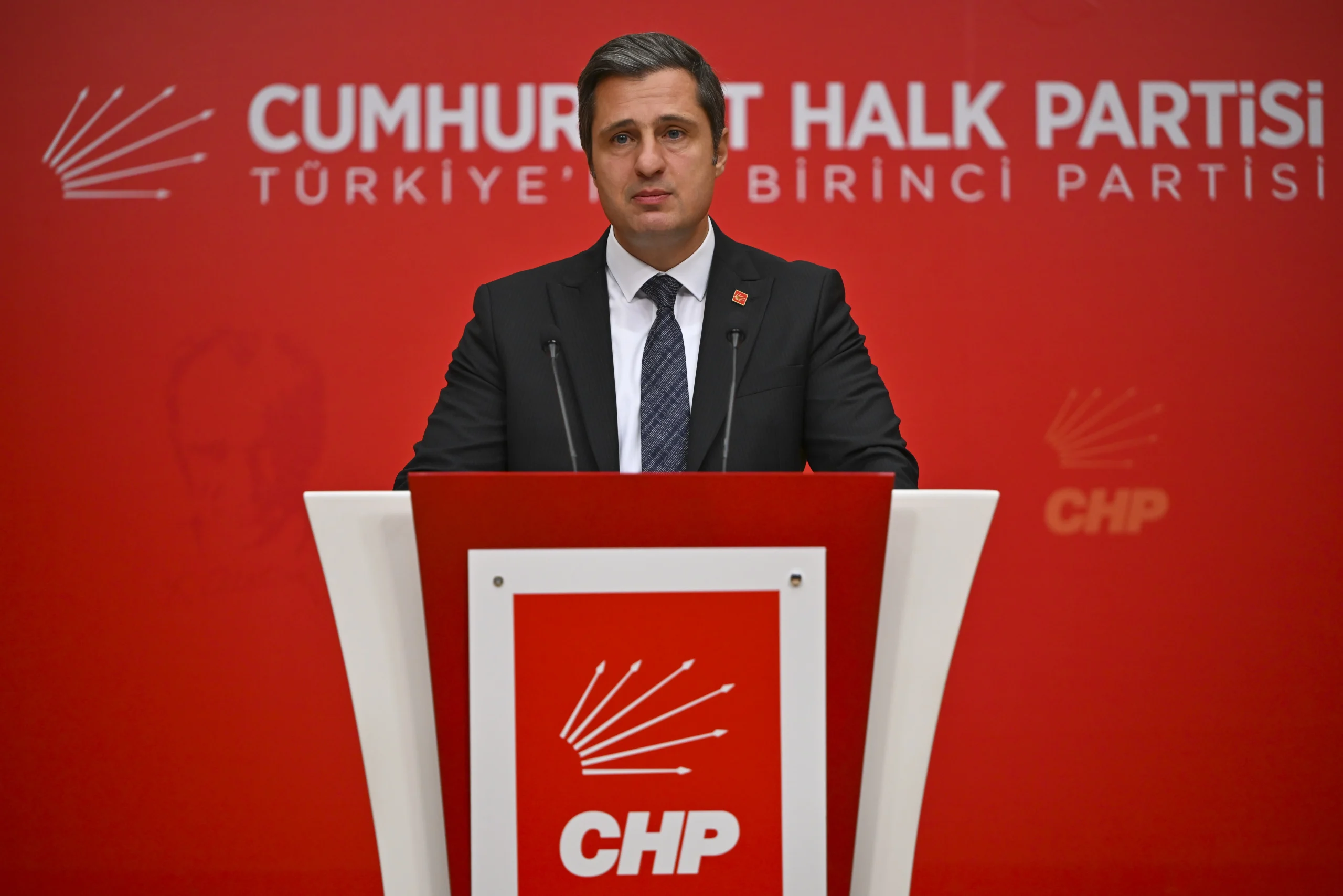 CHP Sözcüsü Deniz Yücel, “Vatandaş çırpındıkça batıyor, yorgan ayağı örtmüyor”