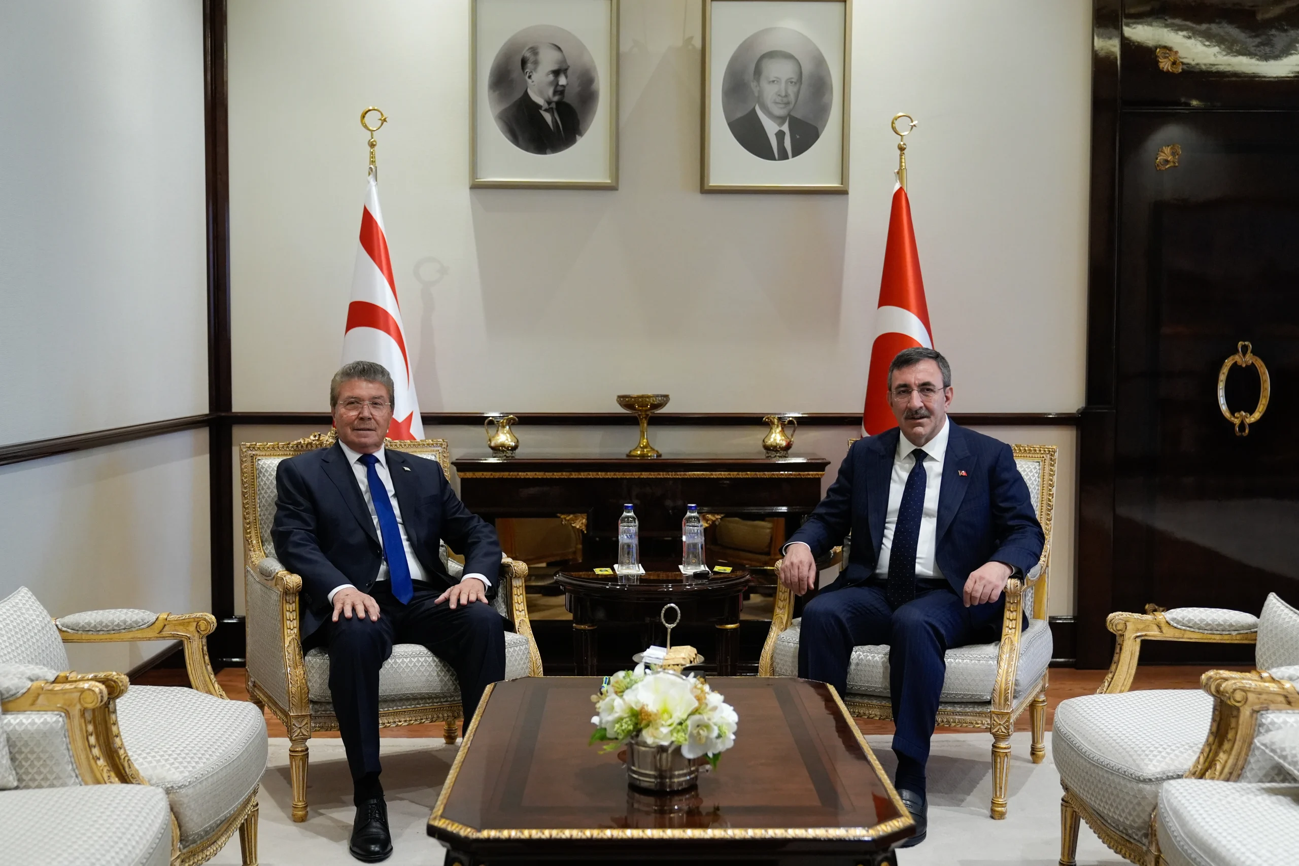Cumhurbaşkanı Yardımcısı Cevdet Yılmaz, KKTC Başbakanı Ünal Üstel ile yaptığı