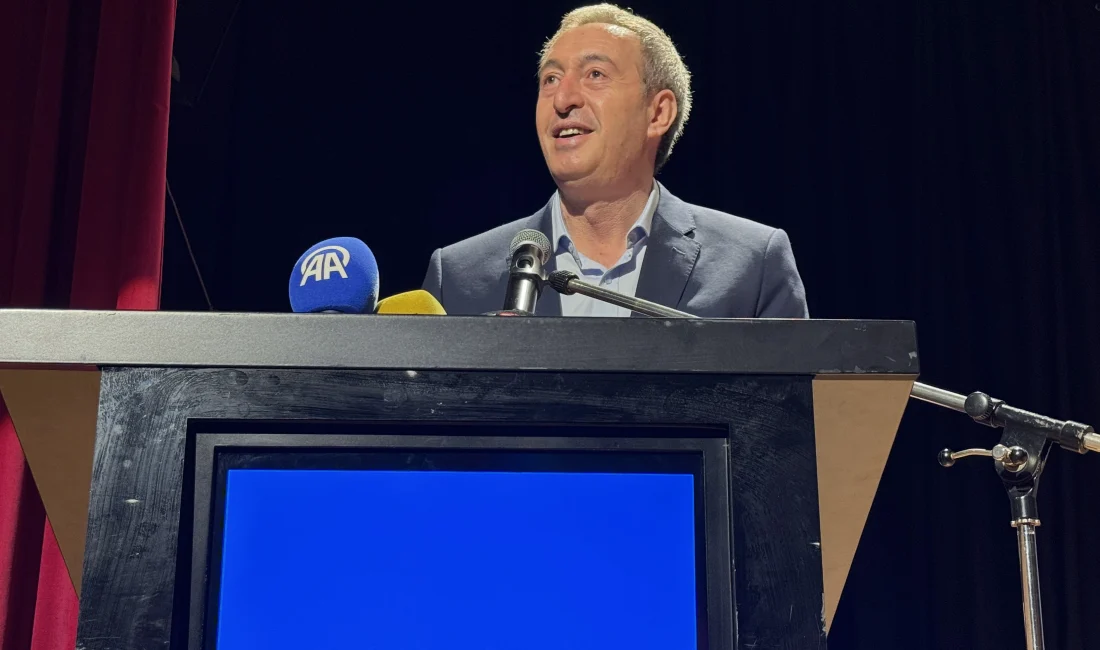 Bakırhan: “Geri Çekilme Kararı Türkiye’de Tarihi Bir Dönüşüm Başlattı” DEM Parti Eş Genel Başkanı Tuncer Bakırhan, yerel demokrasinin güçlenmesi