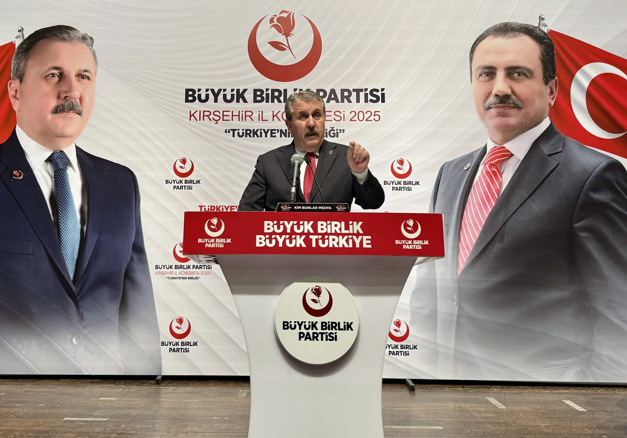 BBP Lideri Destici, en düşük emekli maaşının kamu çalışanı maaşlarına