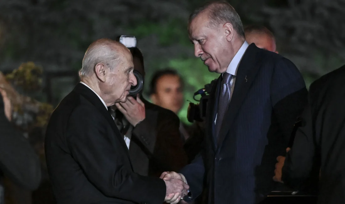 Cumhurbaşkanı Erdoğan’dan Bahçeli’ye Ziyaret Cumhurbaşkanı Erdoğan, MHP lideri Devlet Bahçeli’yi evinde ziyaret etti. Görüşme