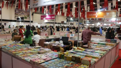Elazığ Belediyesi tarafından organize edilen 6. Kitap Fuarı, coşkulu bir