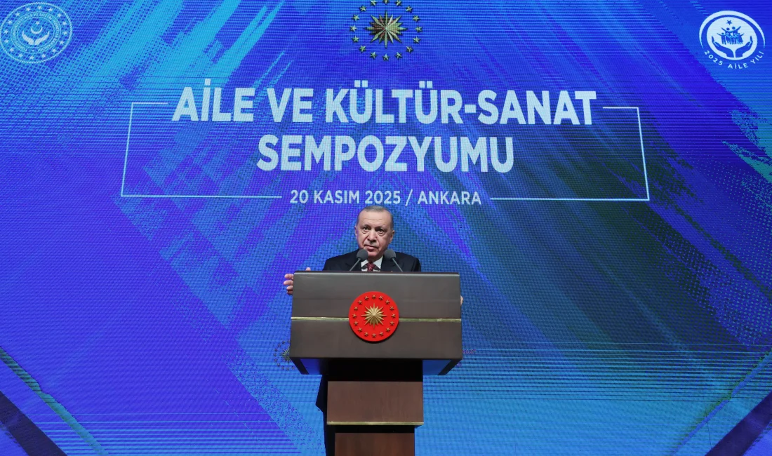 Cumhurbaşkanı Erdoğan: “Cinsiyetsizleştirme ve LGBT dayatmalarına asla taviz vermeyiz” Cumhurbaşkanı Erdoğan, “Aile kurumunun üzerinde titriyoruz. Cinsiyetsizleştirme ve LGBT gibi