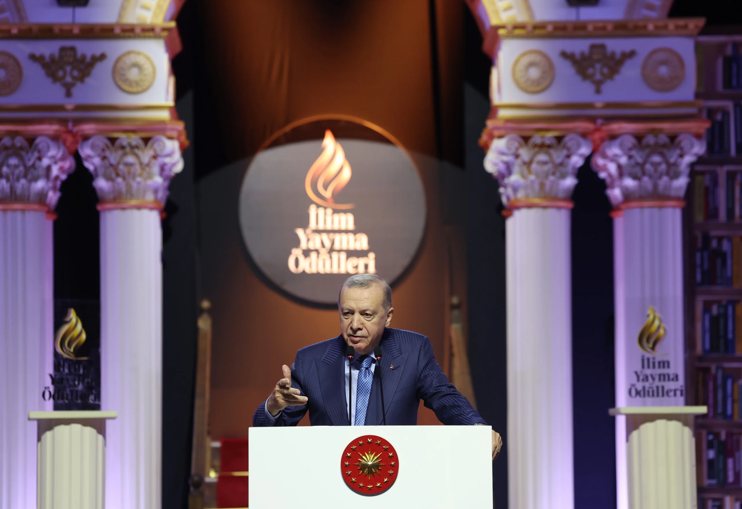 Cumhurbaşkanı Erdoğan, İlim Yayma Ödülleri töreninde yaptığı konuşmada, Türkiye'nin bilim,