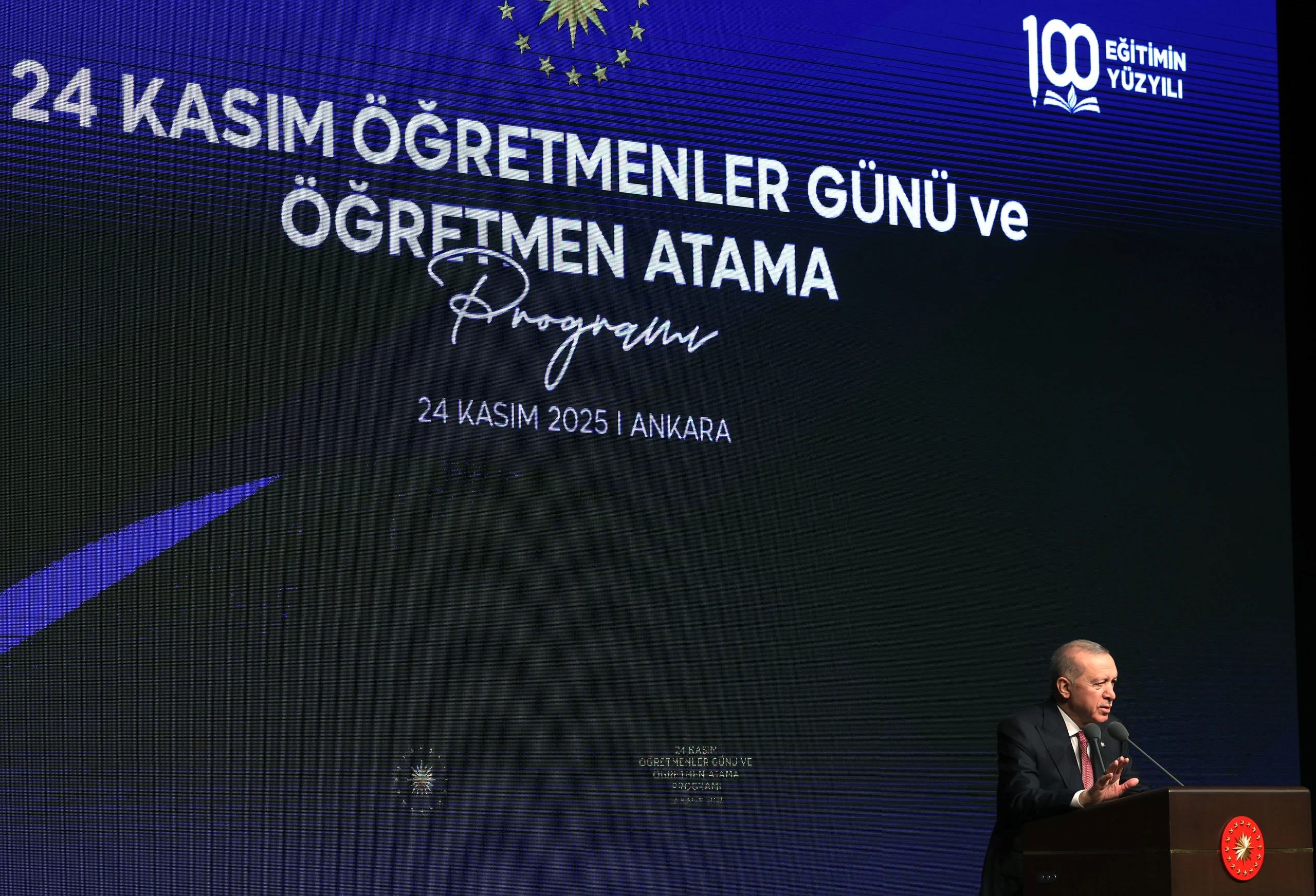 Cumhurbaşkanı Erdoğan, “Öğretmenlerimiz ilim ve ahlak meşalesini taşıdıkça Türkiye'nin yolu