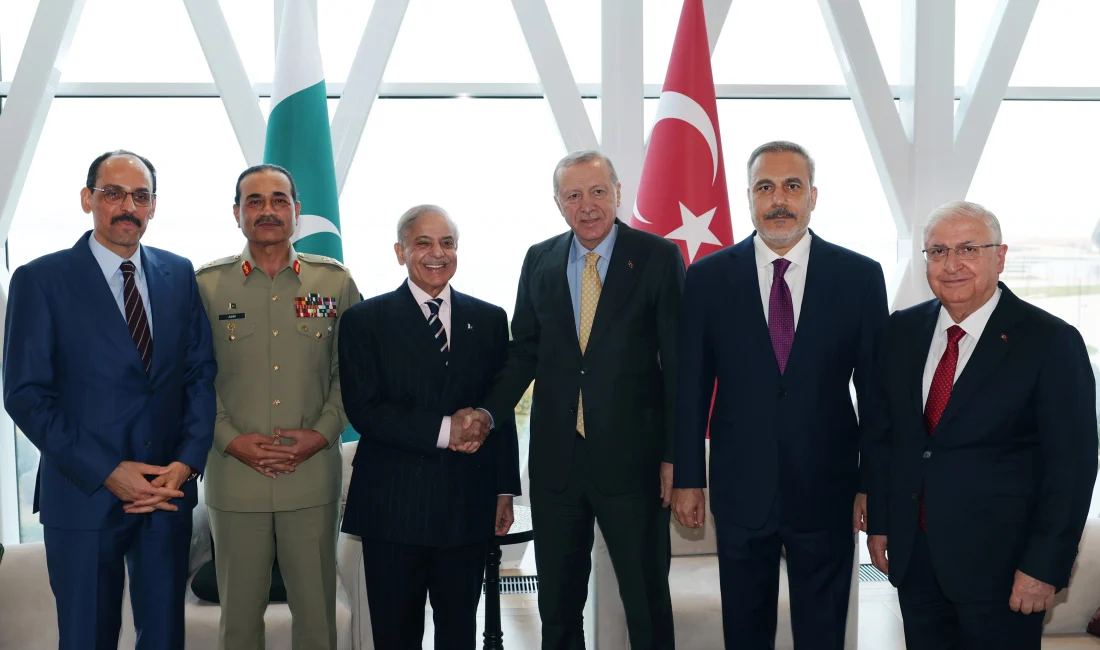 Cumhurbaşkanı Erdoğan, Pakistan Başbakanı Şahbaz Şerif ile Bakü’de gerçekleştirdiği görüşmede,