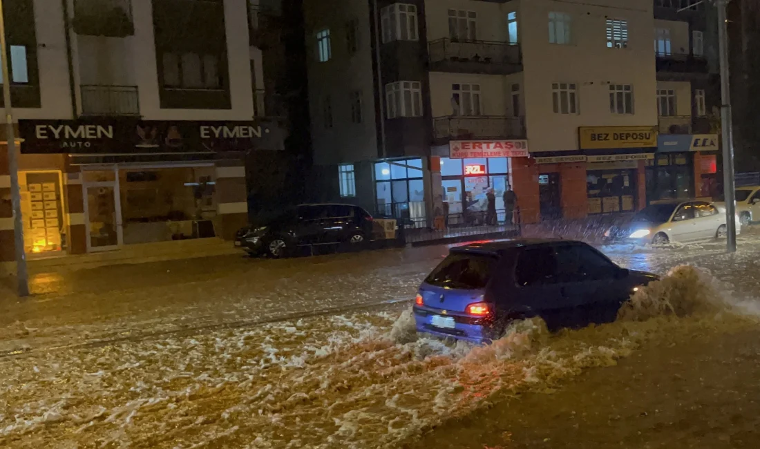 Eskişehir’de aniden bastıran sağanak yağış ulaşımı olumsuz etkiledi. Araçlar yolda