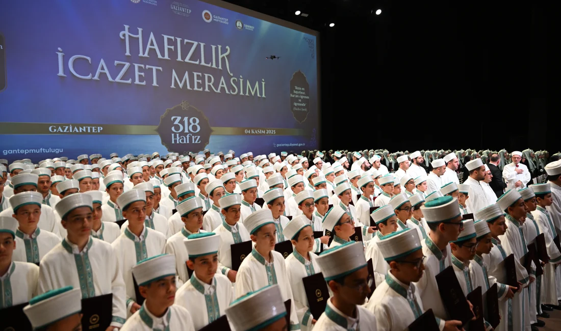 Gaziantep’te 318 Hafız İçin Gurur Dolu İcazet Töreni Gaziantep’te hafızlık eğitimini başarıyla tamamlayan 318 öğrenci için düzenlenen icazet