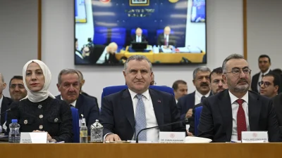 Bakan Osman Aşkın Bak, 2026 bütçe sunumunda yurt kapasitesinden madalya