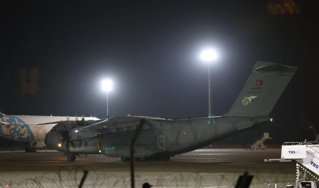 Şehit Askerlerin Naaşlarını Taşıyan Askeri Uçak Tiflis’ten Türkiye’ye Yola Çıktı Gürcistan'da düşen askeri uçakta şehit olan Mehmetçiklerin naaşlarını taşıyan uçak