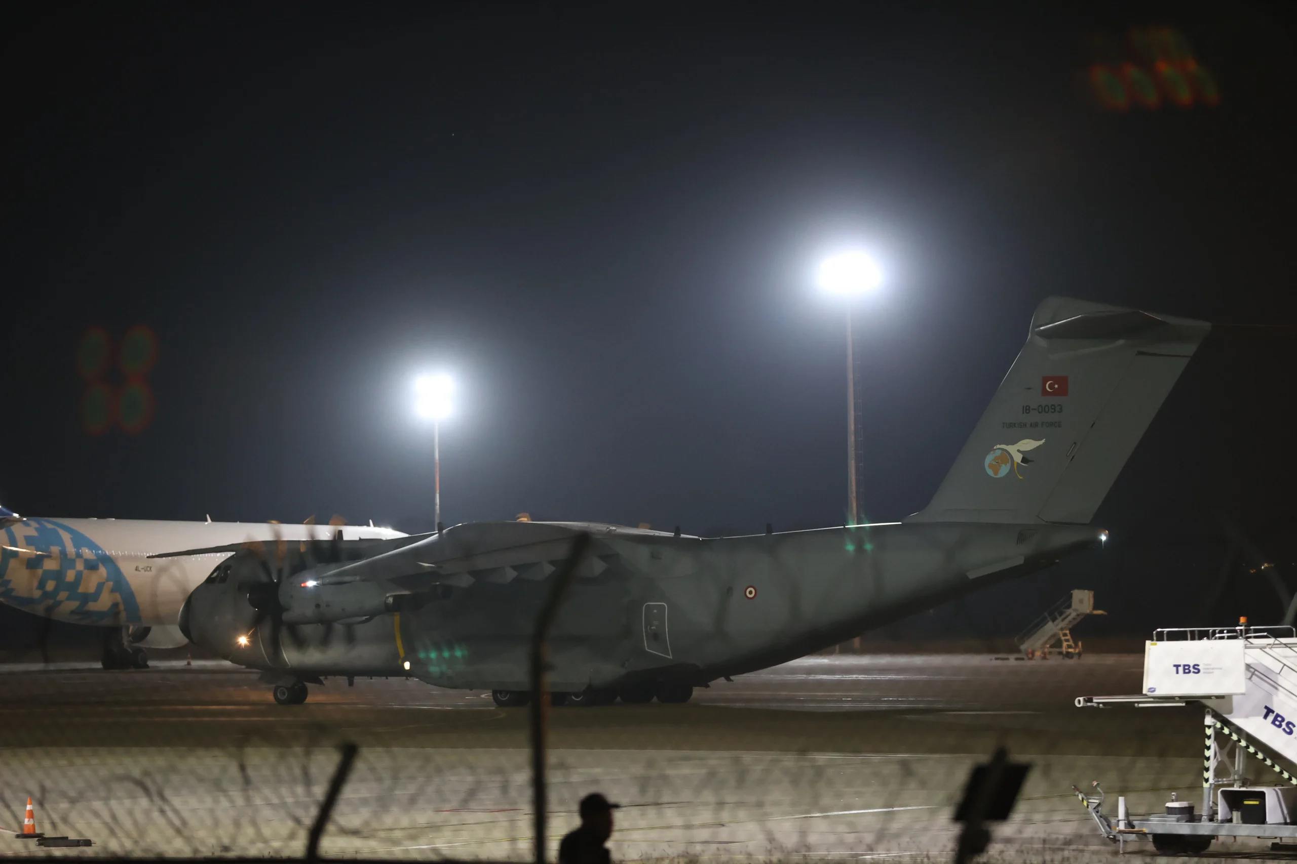 Gürcistan'da düşen askeri uçakta şehit olan Mehmetçiklerin naaşlarını taşıyan uçak