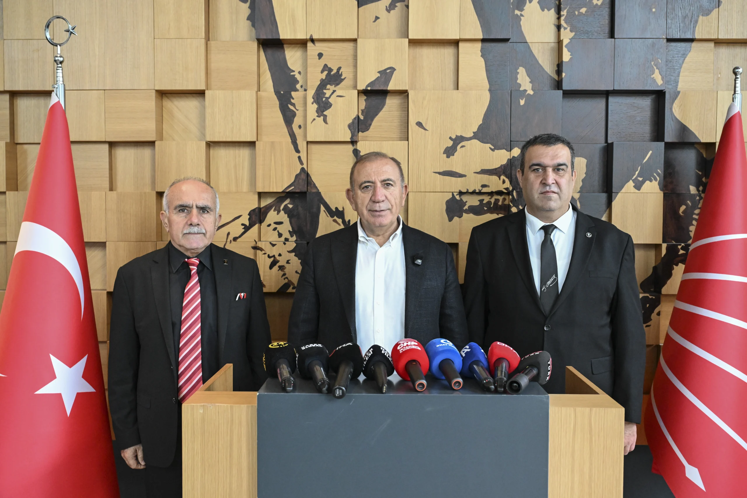 CHP İstanbul İl Başkanı Gürsel Tekin, partisini hedef alan açıklamalar