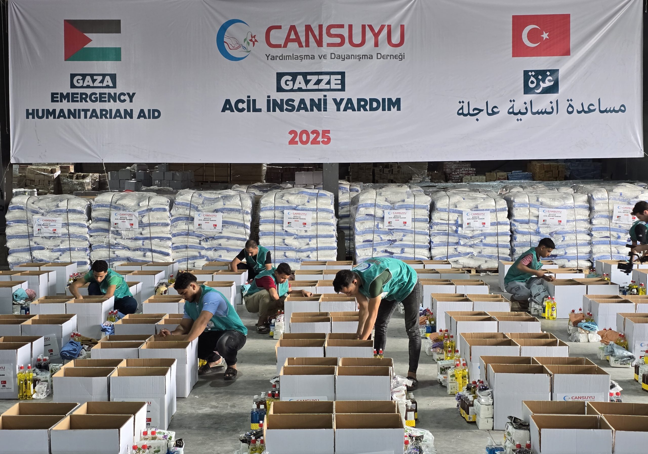 Gazze’deki insani krize müdahale eden Cansuyu Derneği, 14 tırdan oluşan