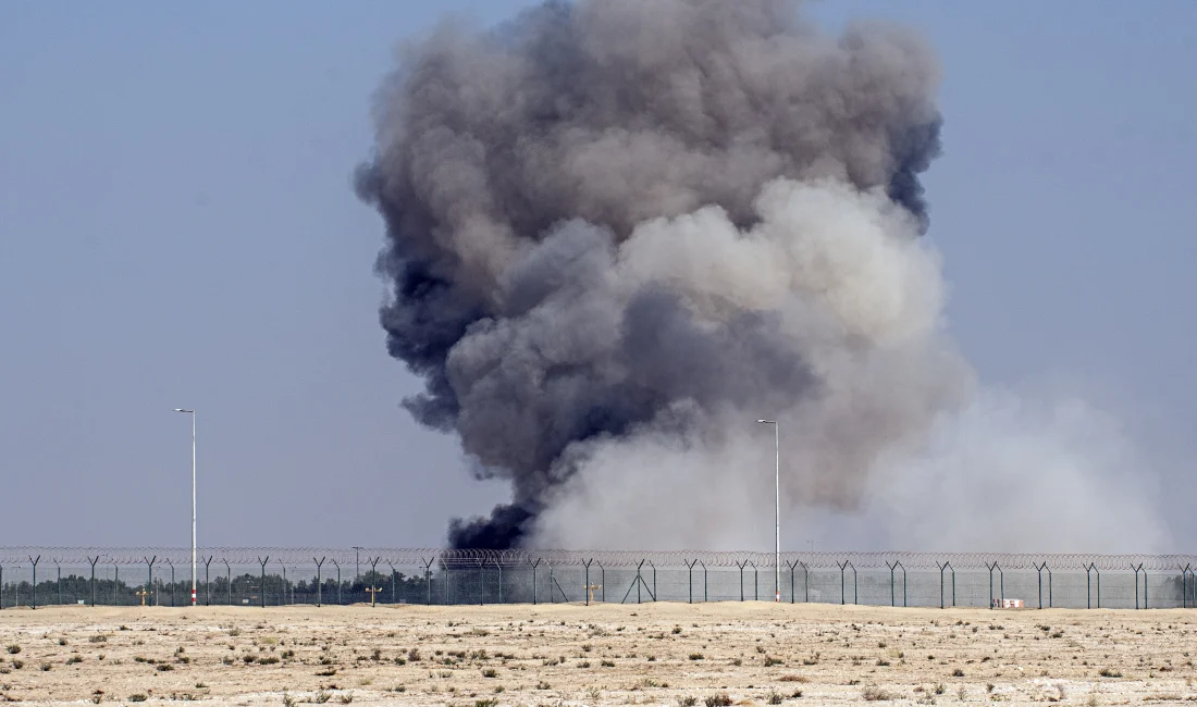 Hindistan Hava Kuvvetleri’ne ait bir savaş uçağı, Dubai Airshow gösterisi