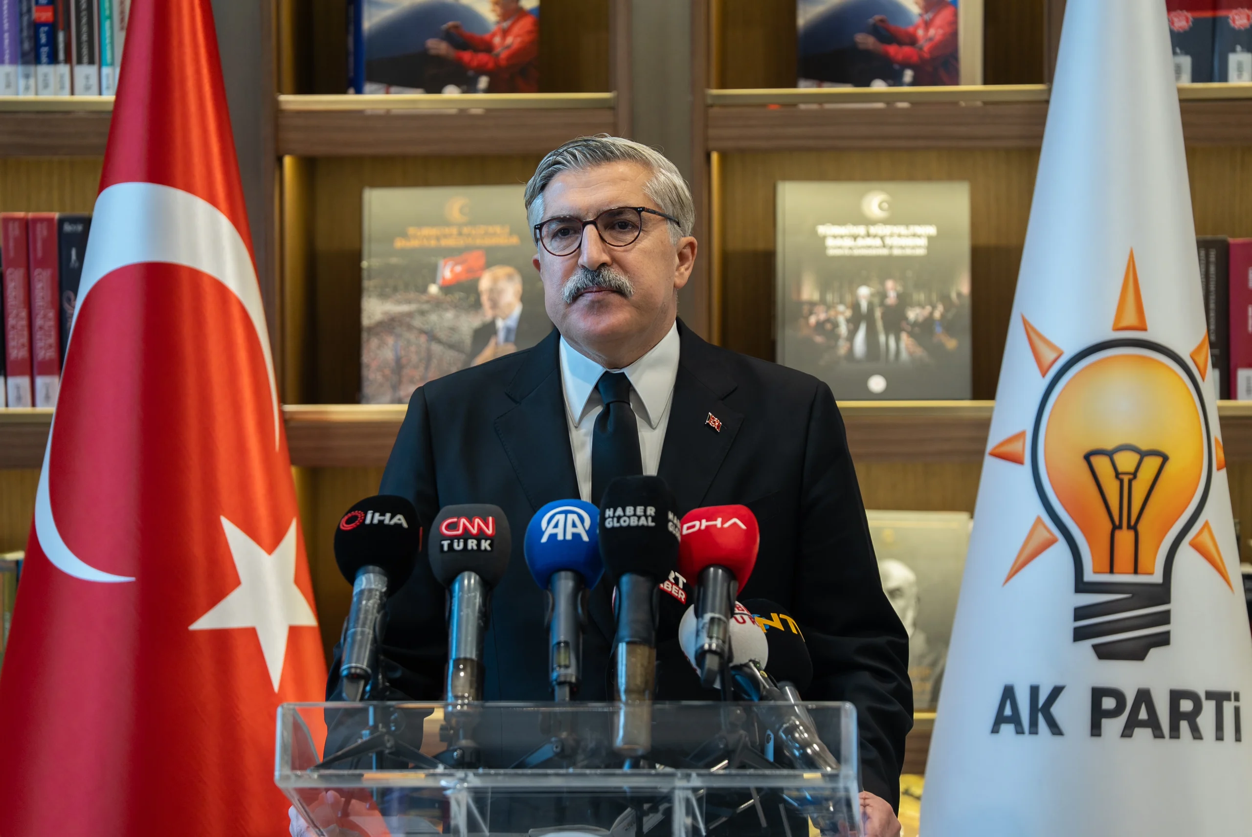 AK Parti Genel Başkan Yardımcısı Hüseyin Yayman, deprem bölgesinde süren