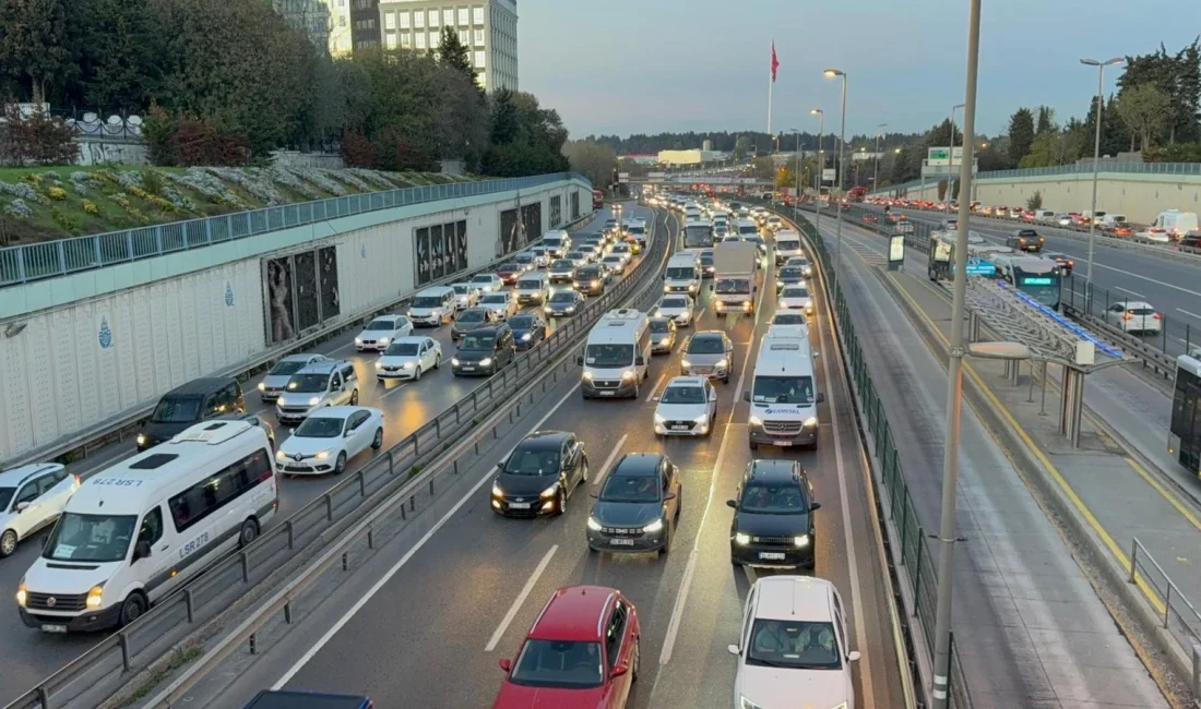 İstanbul’da iş çıkışı saatlerinde trafik adeta kilitlendi; yoğunluk yüzde 89’a