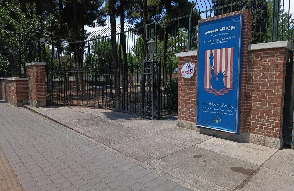 İran Devrimi sonrası yaşanan Tahran’daki ABD elçiliği baskını, iki ülke