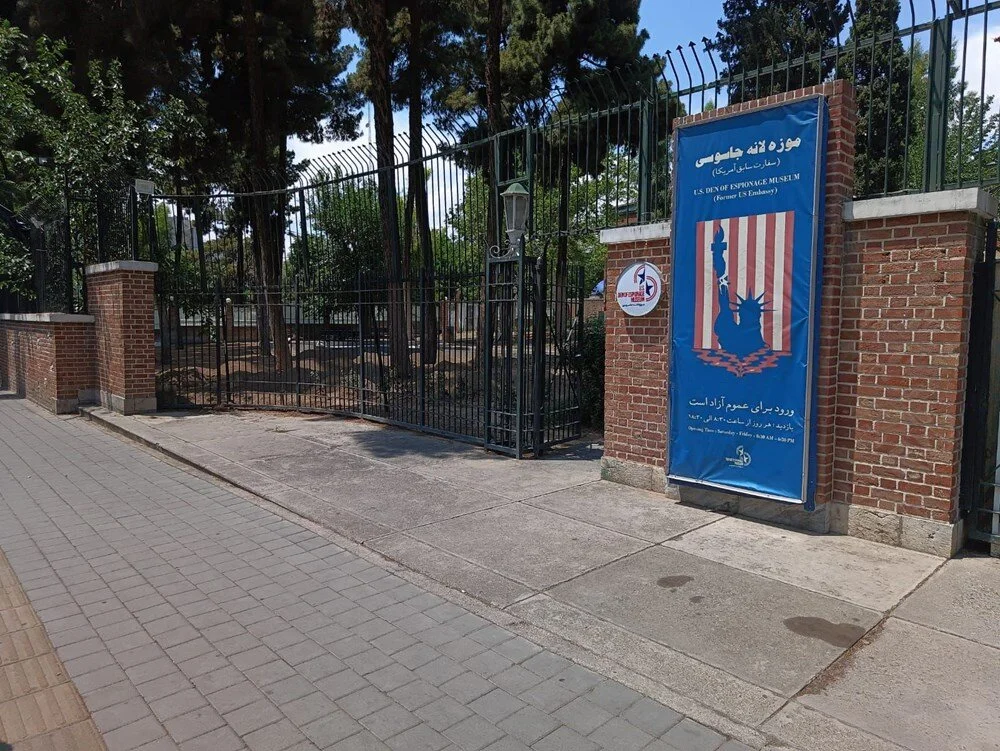 İran Devrimi sonrası yaşanan Tahran’daki ABD elçiliği baskını, iki ülke