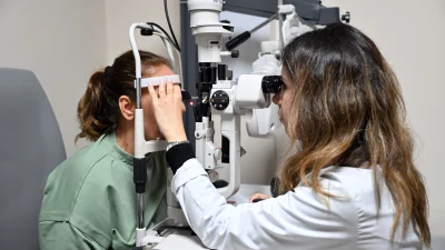 İstanbul'da mesai sonrası uygulanan akşam poliklinikleri, randevu sıkıntısını azaltarak yüzbinlerce