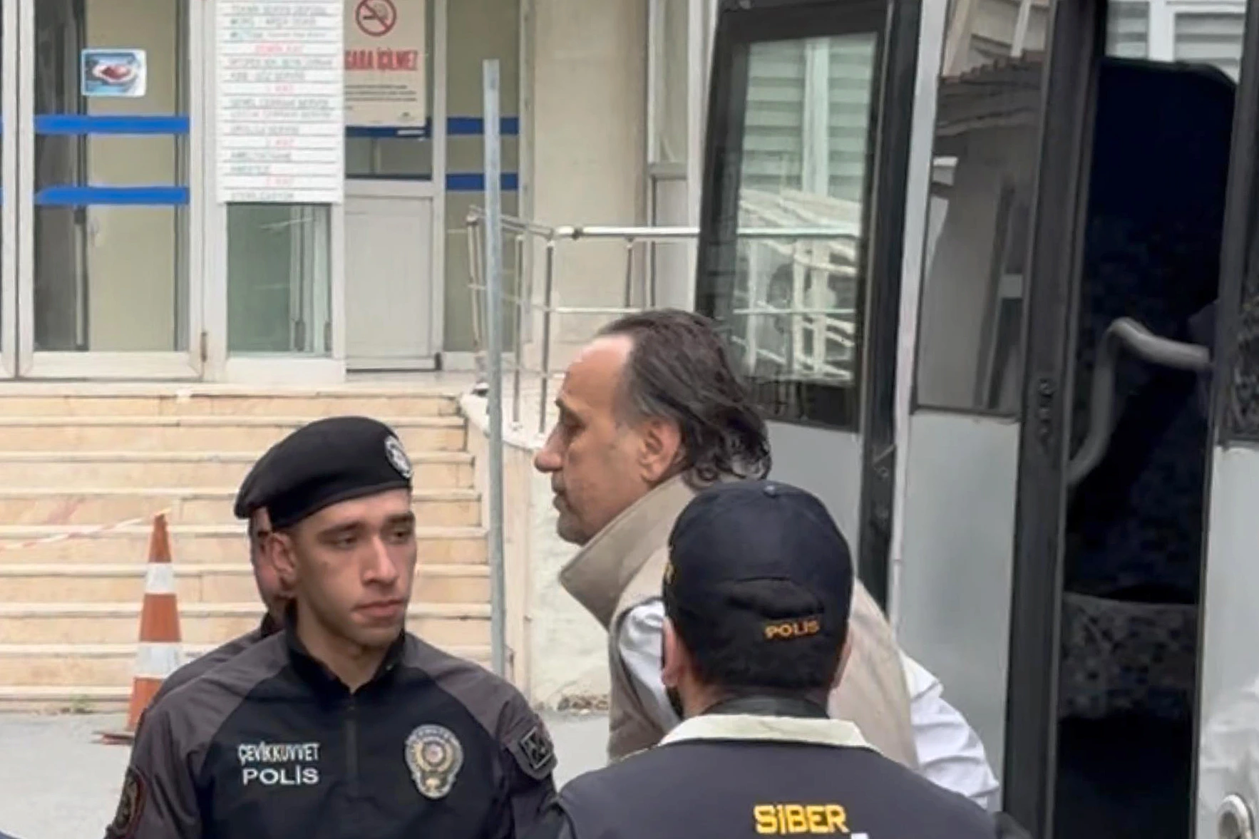 TFF Başkanı’nın açıklamalarıyla başlayan "hakemlerin bahis skandalı" soruşturmasında gözaltına alınan