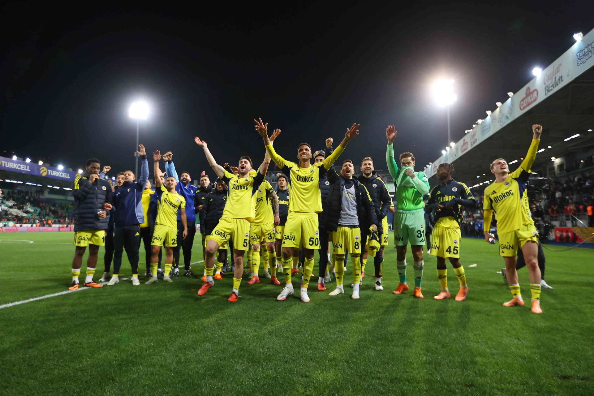 Trendyol Süper Lig'in 13. haftasında Fenerbahçe, 2-0 geriye düştüğü maçta