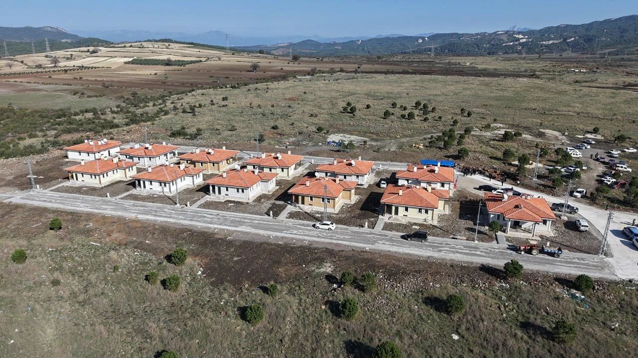 TOKİ tarafından inşa edilen 12 köy evi, Osmaniye’de düzenlenen törenle