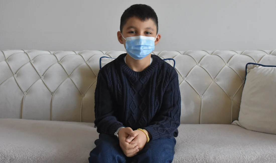 Lösemi teşhisiyle tedavi gören 8 yaşındaki Mirza Özbay, iki yıl