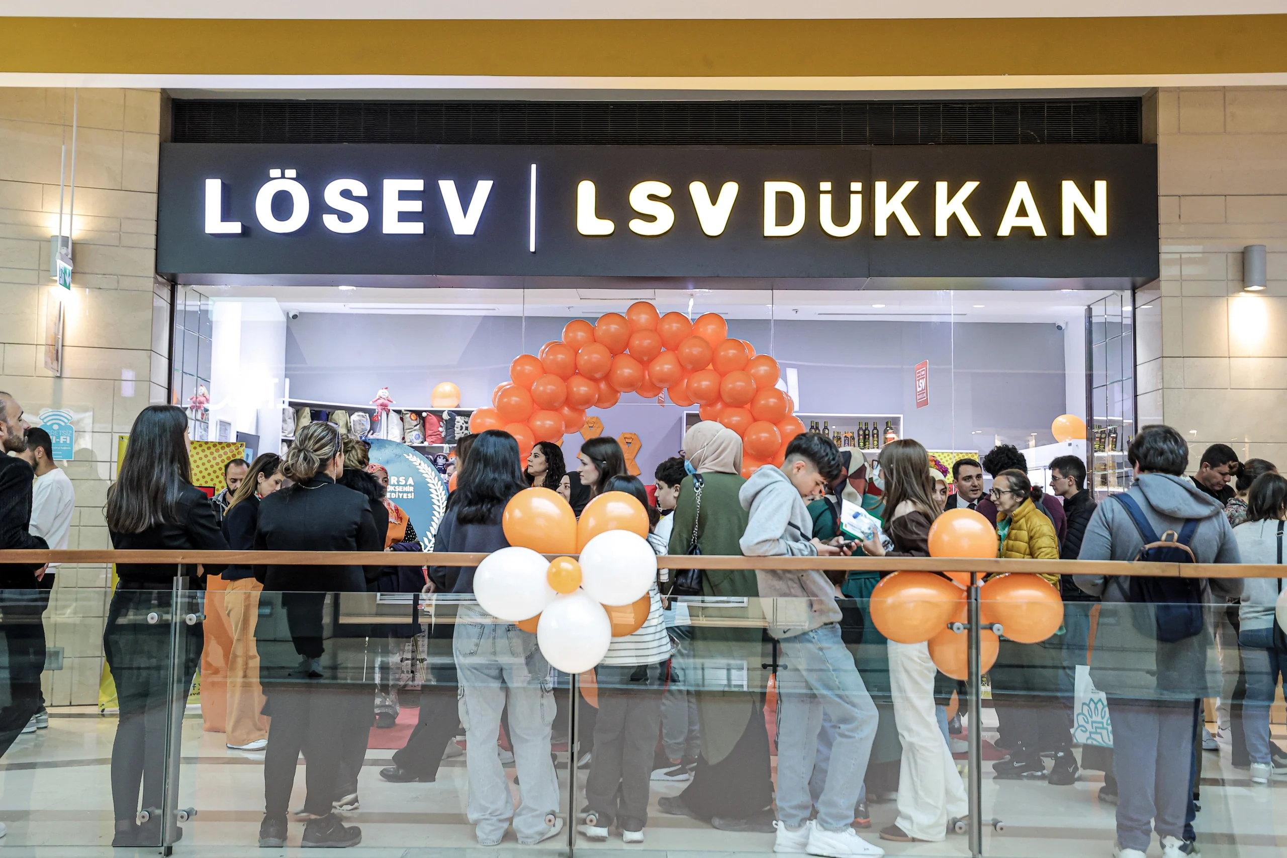 LÖSEV, lösemili çocuklar için umut olacak LSV Dükkan mağazasının ilk