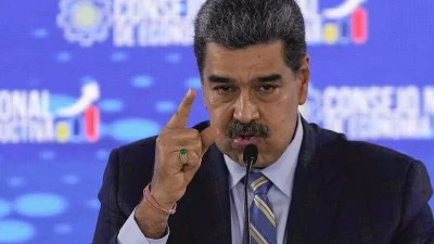 Caracas'ta gençlerle birlikte yürüyen Maduro, Venezuela’nın ABD tarafından işgal edilme